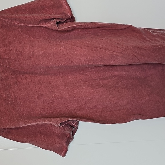 7 For All Mankind Distressed Red V-Neck Shirt Sz M - Picture 5 of 5